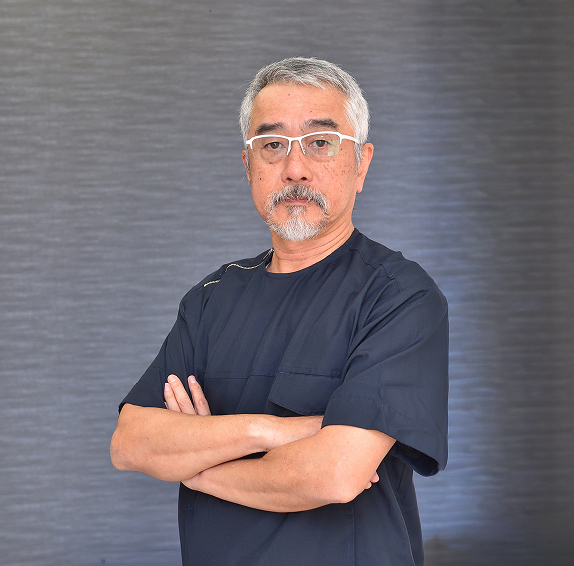 院長 小柳 良久